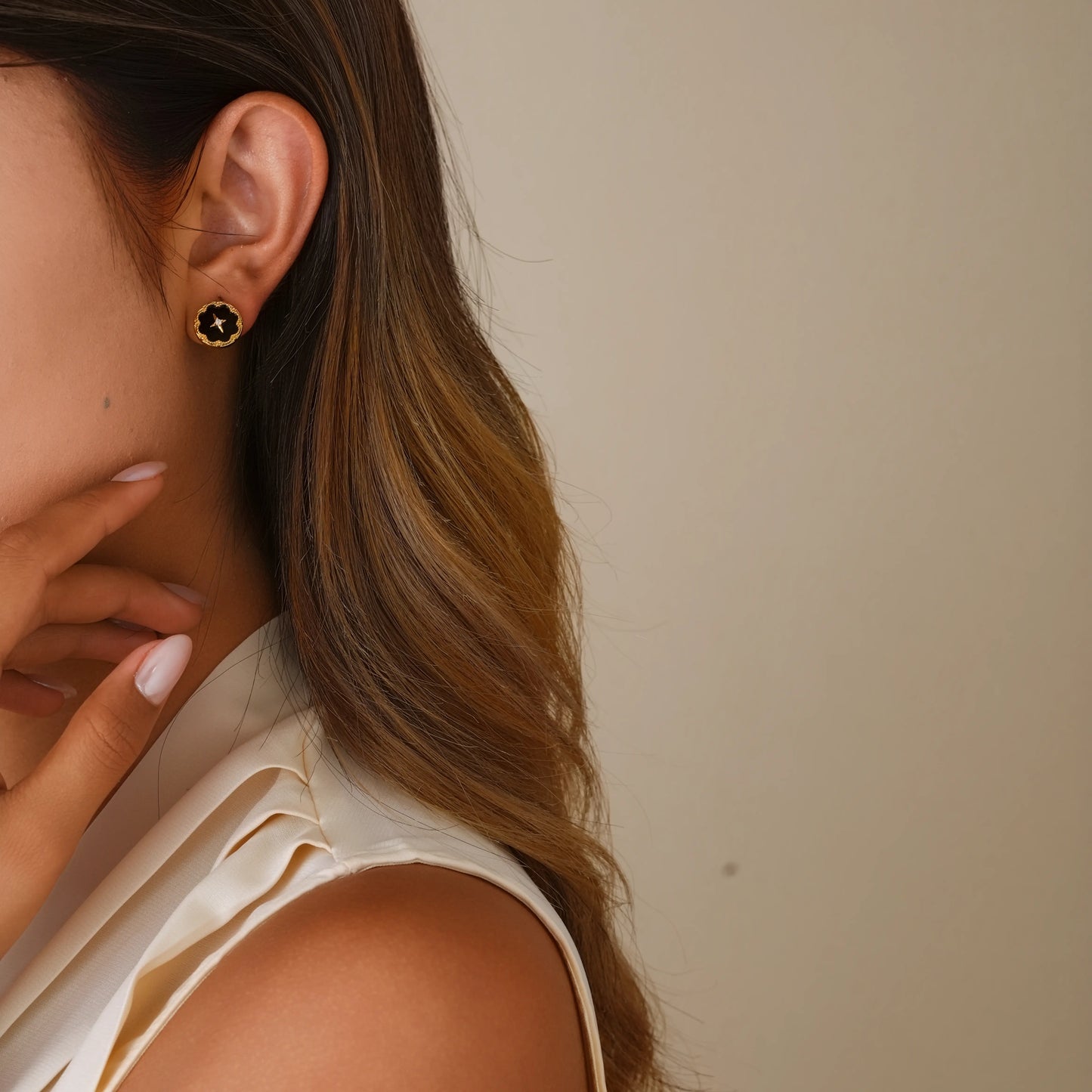 Model wearing the vintage black star studs for a sophisticated, retro-inspired look.