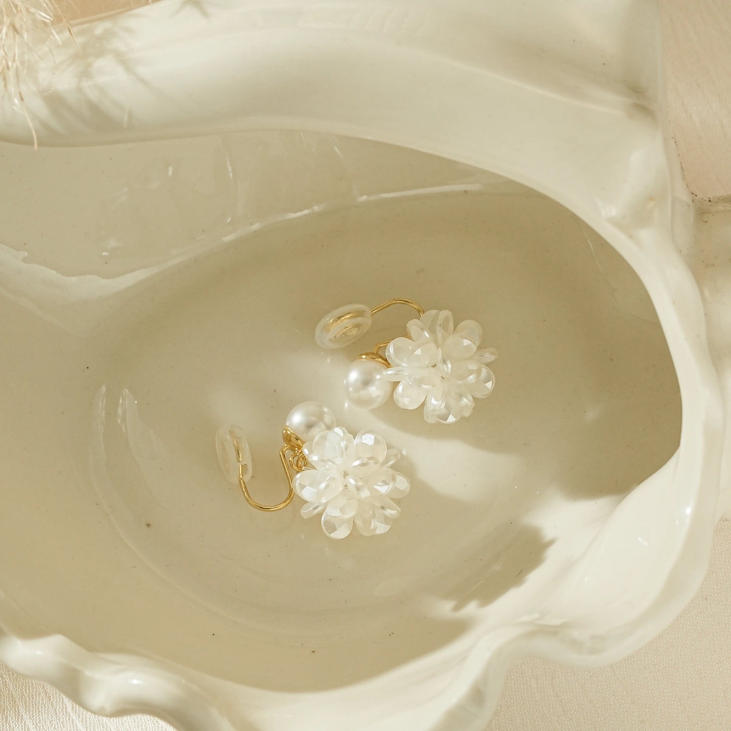 Bridal white flower drop clip-on earrings with pearl accents in 18k gold.